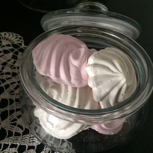 Meringue in plaster of Paris image 1