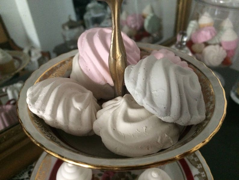 Meringue in plaster of Paris image 3