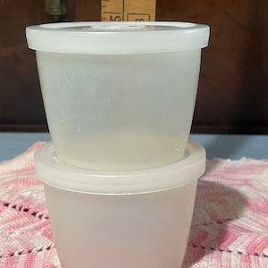 Vintage Tupperware , set of small containers, sold as a set of 2 cups with lids, PreOwned