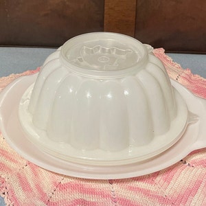 Tupperware Jello Mold Vintage White Jell N Serve with 4 Design Inserts