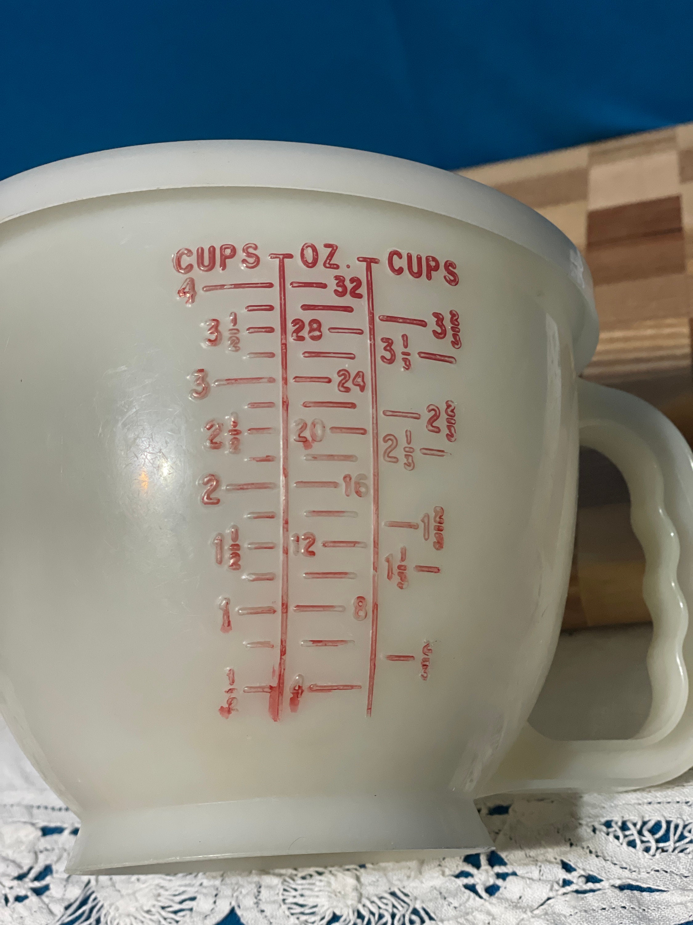 Tupperware 4 Cup Measuring Cup With Lid 