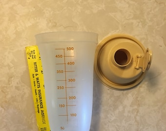 Vintage Tupperware Quick Shaker Cup with Lid, Gold and Opaque, Pre Owned in very good condition