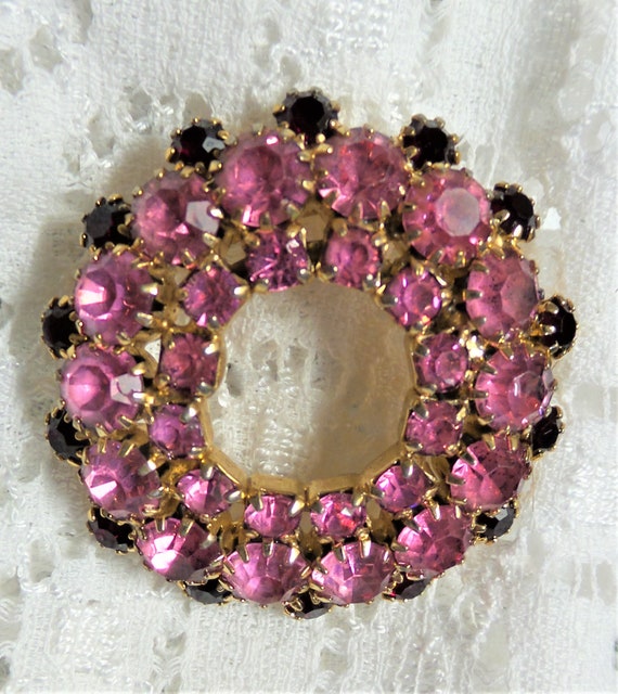 Vintage brooch, wreath of pink gemstones and ruby… - image 1