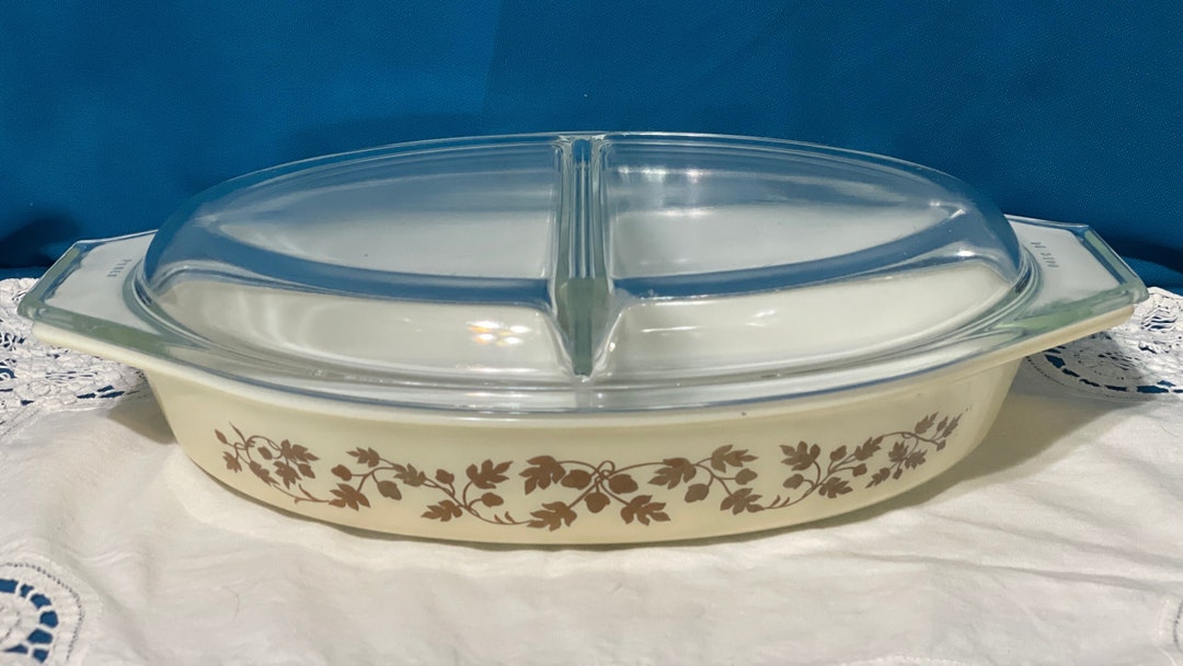 Vintage Pyrex Divided Dish With Lid, Gold Acorn and Leaf Pattern, Late