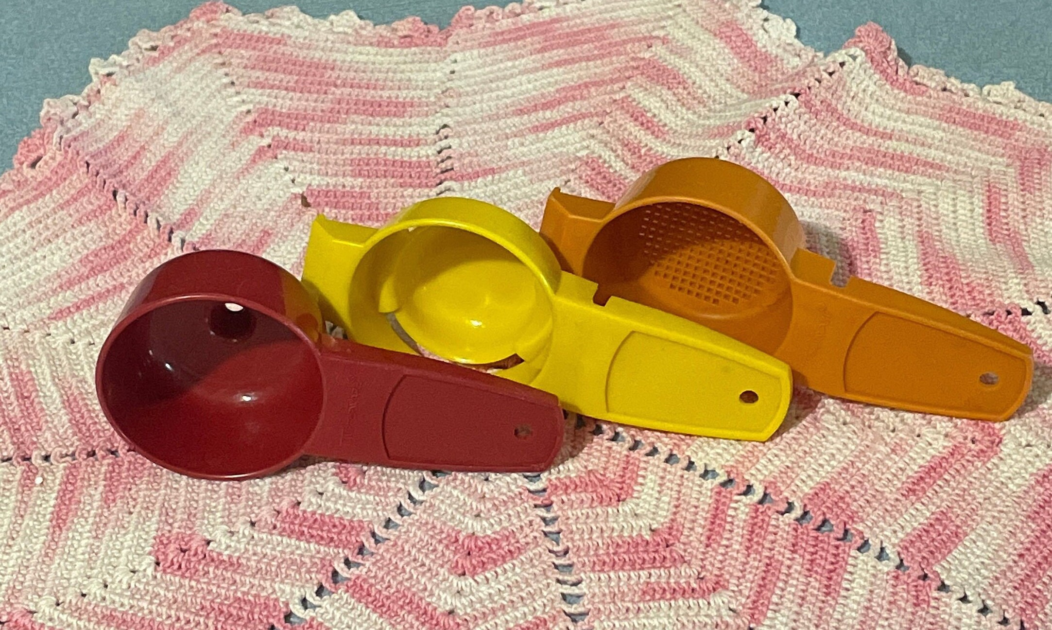 Lot Tupperware Vintage - Ami Cuisine D21 : Mesures, Passoire, Entonnoir, Séparateur