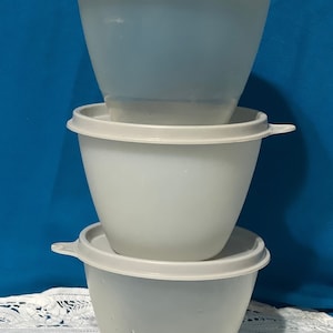Vintage Tupperware set of 3 refrigerator bowls with lids, 80&#39;s era, PreOwned in excellent condition