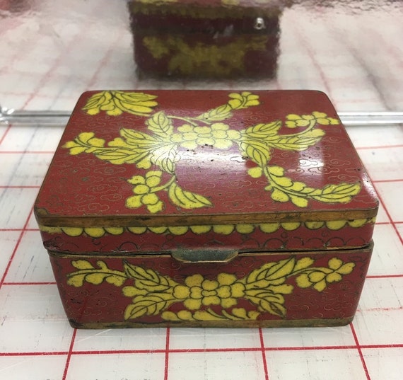 Vintage. small metal jewelry box, Adorable collec… - image 4