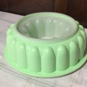 Vintage Tupperware Jell-o Mold, desert mold, choose from light blue or Mint green, excellent dondition, pre owned, PreOwned