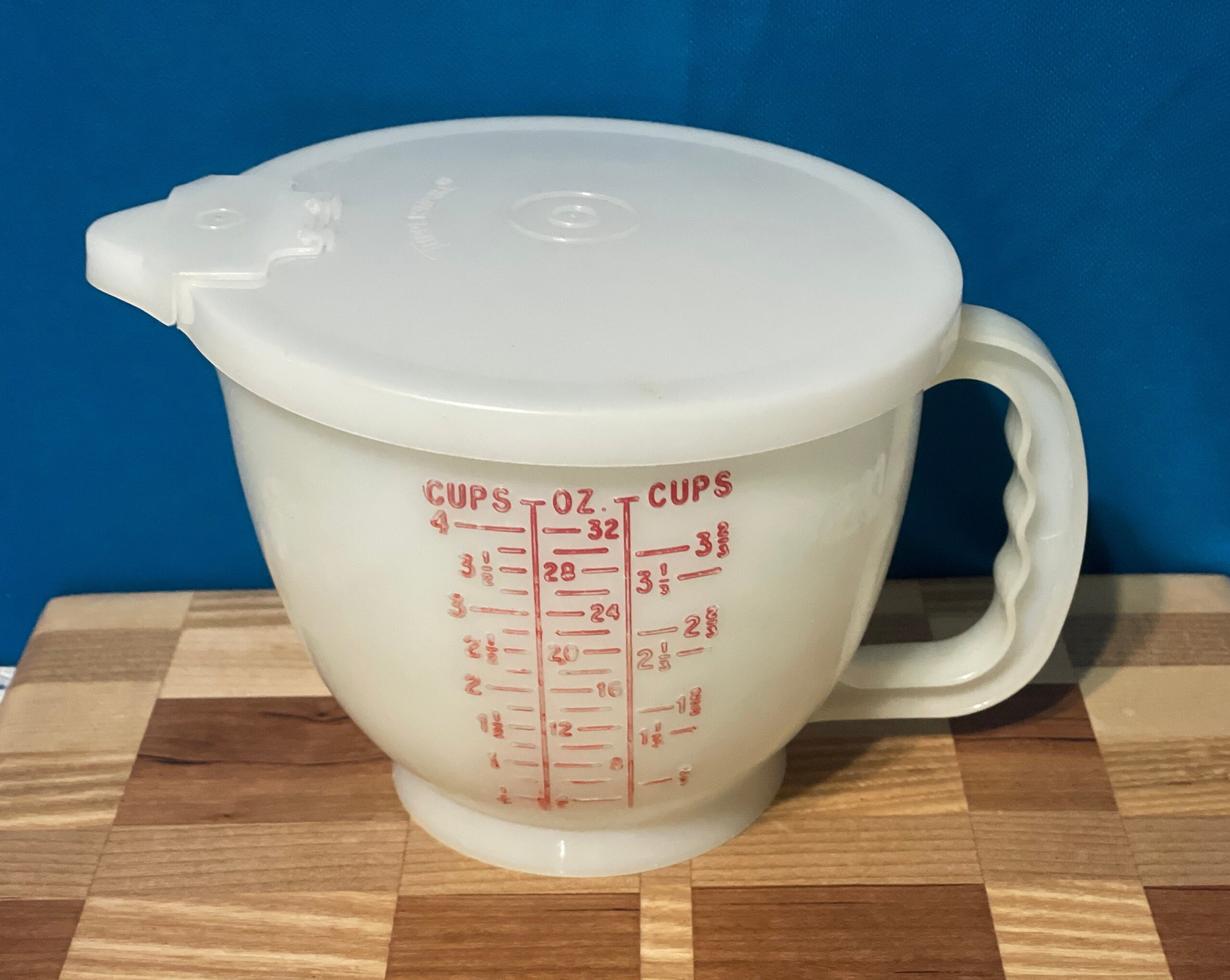 Vintage Tupperware Measuring 4 Cups With Flip up Pour Lid, Preowned, 70s  Era. 