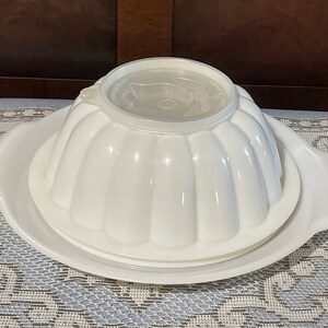 Vintage Tupperware Jell O serve container server, PreOwned, white  Tupper Seal container