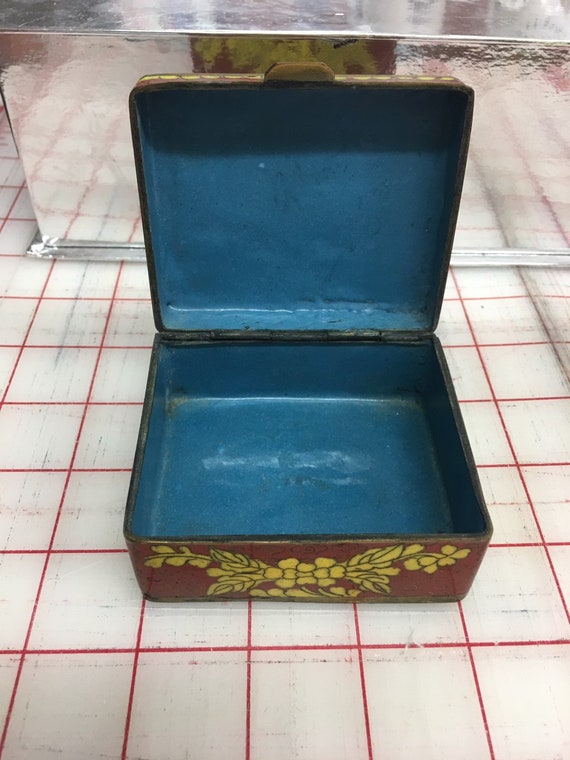 Vintage. small metal jewelry box, Adorable collec… - image 5