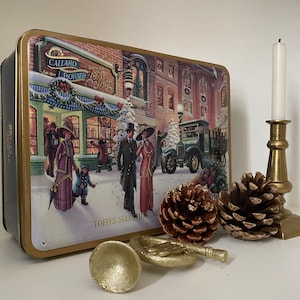 Vintage Callard and Bowser Christmas scene tin