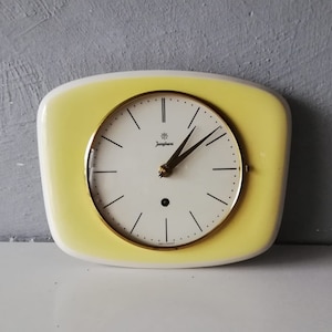 Junghans excellent yellow Ceramic electric Kitchen clock - with its key - 50s Germany