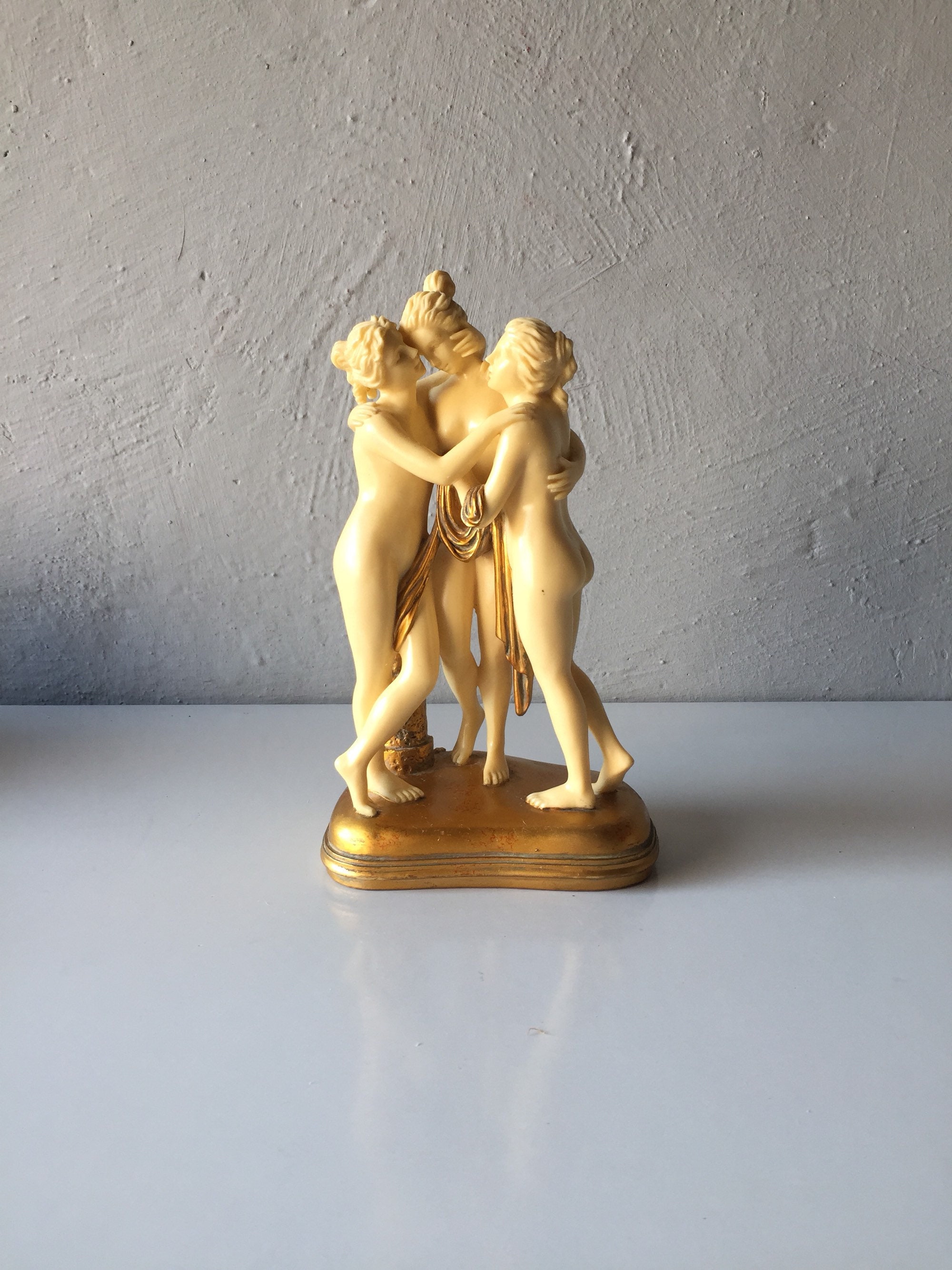 Unique 3 Nude Woman Epoxy Resin Sculpture Women Huging