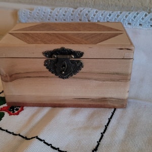 Patterned Top Box