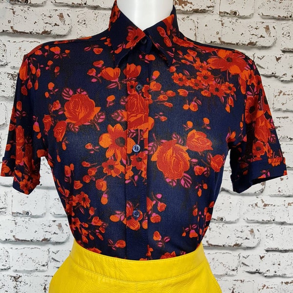 Fabulous 60s floral blouse, size 12 to 14.