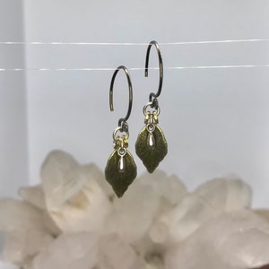 Leichte florale offene Creolen / Niobium oder Sterling Silber