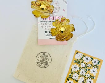 Pendientes vintage de hojalata con forma de flor, joyería llamativa reciclada.