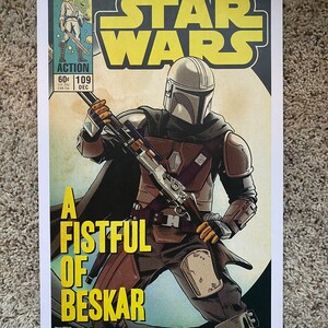 K&ouml;nnte beinhalten: Ein Comic-Cover im Vintage-Stil mit einer Figur aus Star Wars. Das Cover ist gelb und schwarz mit dem Titel "Star Wars" in gro&szlig;en gelben Buchstaben. Die Figur tr&auml;gt einen Helm und eine R&uuml;stung und h&auml;lt eine Waffe. Der Text "A Fistful of Beskar" ist in gelben Buchstaben gedruckt.