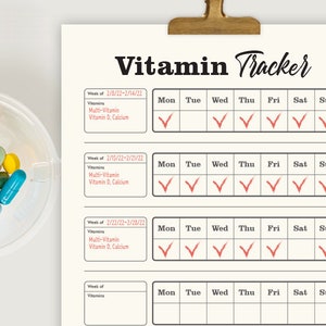 Puede incluir: Un rastreador de vitaminas imprimible con una lista de verificación para cada día de la semana. El rastreador incluye espacio para registrar las vitaminas tomadas, como multivitamina, vitamina D y calcio. El rastreador está diseñado para ser utilizado durante cuatro semanas.