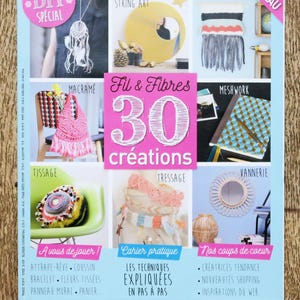 Könnte beinhalten: Ein Magazincover mit verschiedenen DIY-Bastelprojekten. Das Cover enthält den Text "DIY Special" und "Fil & Fibres 30 créations". Bilder zeigen Makramee, Weben, String Art und andere handgefertigte Bastelarbeiten.