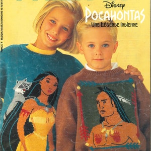 May include: Two children wearing knitted sweaters featuring characters from the Disney movie Pocahontas. The girl's sweater is teal blue with Pocahontas and Meeko, while the boy's sweater is brown with a portrait of John Smith. The text "Disney Pocahontas Une Legende Indienne" is printed on the cover.