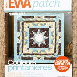 Peut inclure: Le numéro de février 2005 du magazine EWA patch présente un quilt carré avec un motif d'étoile centrale en tissus fleuris noirs, jaunes et bleu clair. La couverture inclut le texte NOUVEAU, Couleurs printanières et un badge orange CONCOURS CRÉATION.