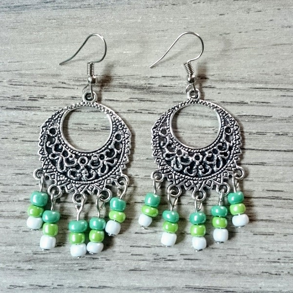 Boucles d'oreilles et son dégradé de perles vertes