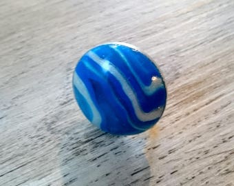 bague ronde en pâte polymère bleu outre mer