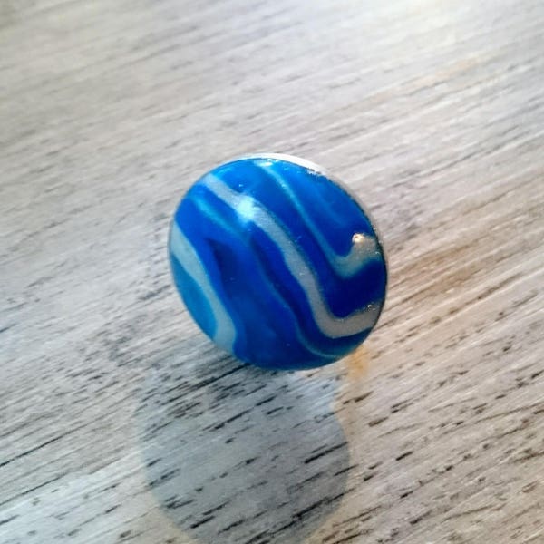 bague ronde en pâte polymère bleu outre mer