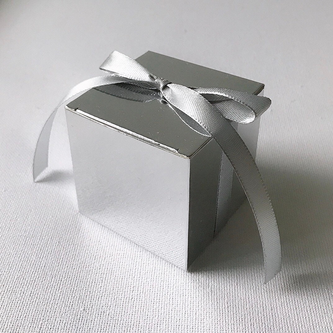 415205-77 50 Silver Flower Pattern Wedding Favour Boxes 