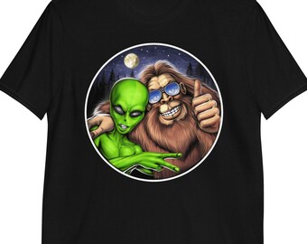 Maglietta Alien Bigfoot, Maglietta Criptozoologia, Maglietta Creature Criptidi, Maglietta Criptidi, Vestiti Criptidi, Abbigliamento Bigfoot, Abbigliamento Bigfoot