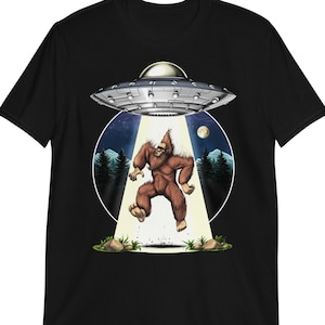 Bigfoot Alien Abduction Shirt, UFO T-Shirt, Bigfoot Clothing, Cryptozoology Tee, Cryptids T-Shirt, Bigfoot Clothes, Bigfoot Apparel
