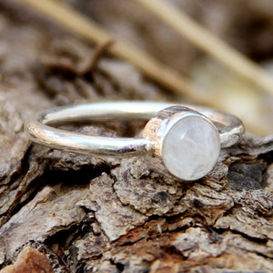 Rainbow Moonstone Ring,Moonstone Ring,Rainbow Moonstone Gemstone Ring,Sterling Silver Ring,Silver Ring,Tinny Ring,Midi Ring,Stack Ring