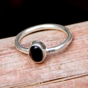 Zwarte Onyx Ring, Onyx Ring, Sterling zilveren Ring, Zilveren Ring, Zwarte Onyx edelsteen Ring, Onyx edelsteen Ring, kerstcadeau, Midi Ring, Stack Ring