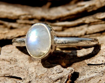 Rainbow Moonstone Ring,Moonstone Ring,Moonstone Jewellery,Rainbow Moonstone Jewellery,Silver Ring,Gift For Her,Midi Ring,Stack Ring