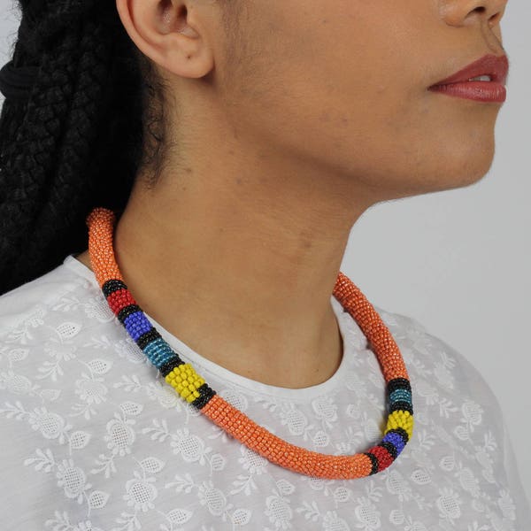 Round necklace in small multicolored beads