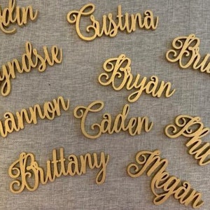 Marque-places personnalisés pour mariage Prénoms découpés au laser Prénoms d'invités Marque-places pour mariage Plaques nominatives découpées au laser Couverts pour les mariés