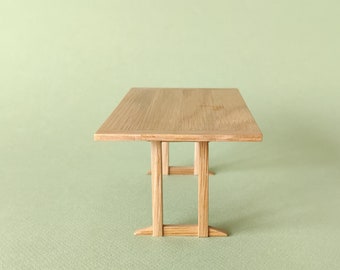 Mesa Nakashima en miniatura. Escala 1:12. Hecha en roble. Para coleccionistas de casas de muñecas y amantes del diseño