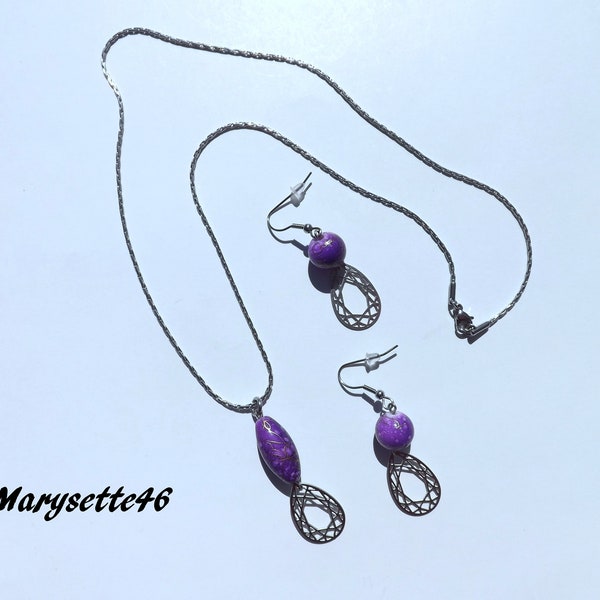 Parure en acier inoxydable : chaine serpent et boucles d'oreilles à pendentif arabesques et perles violettes