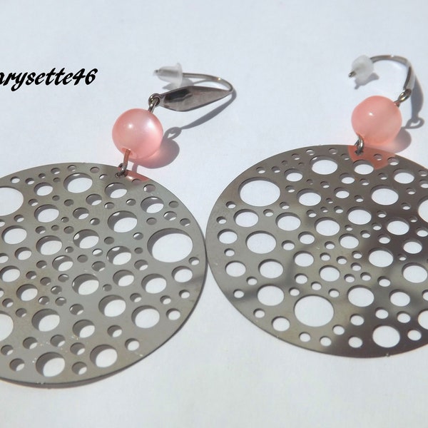 Boucles d'oreilles à estampe percée effet miroir et perle verre oeil de chat de 8 mm rose avec apprêts en acier inoxydable