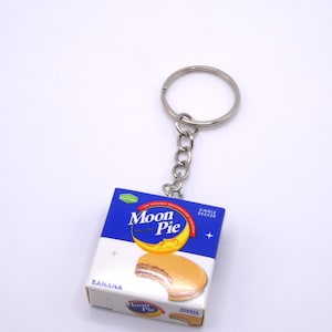 Banana Moon Pie Dessert Mini Brands Keychain |Food Schlüsselanhänger |Snack Schlüsselanhänger|Fun Schlüsselanhänger |Miniatur Food Schlüsselanhänger |