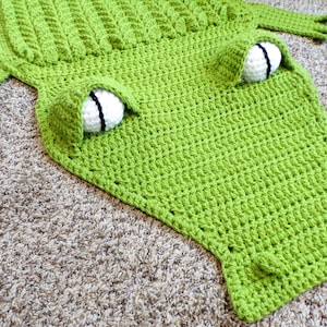 Alligator crochet rug / Crocodile Crochet Rug / Reptile Nursery rug / Peter pan inspired nursery playmat / Florida Gator themed Wall Hanging