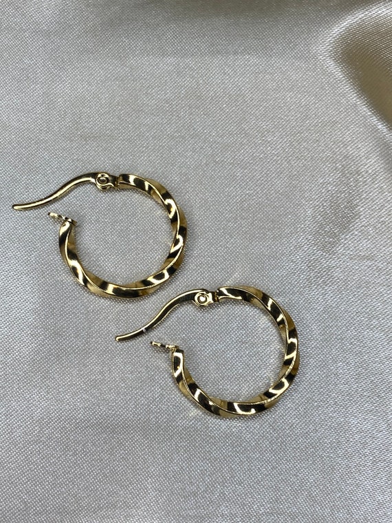 Philip Jones Orecchini A Cerchio Intrecciati Placcati Oro - Ipoallergenici, 32mm, Con Sacchetto Regalo