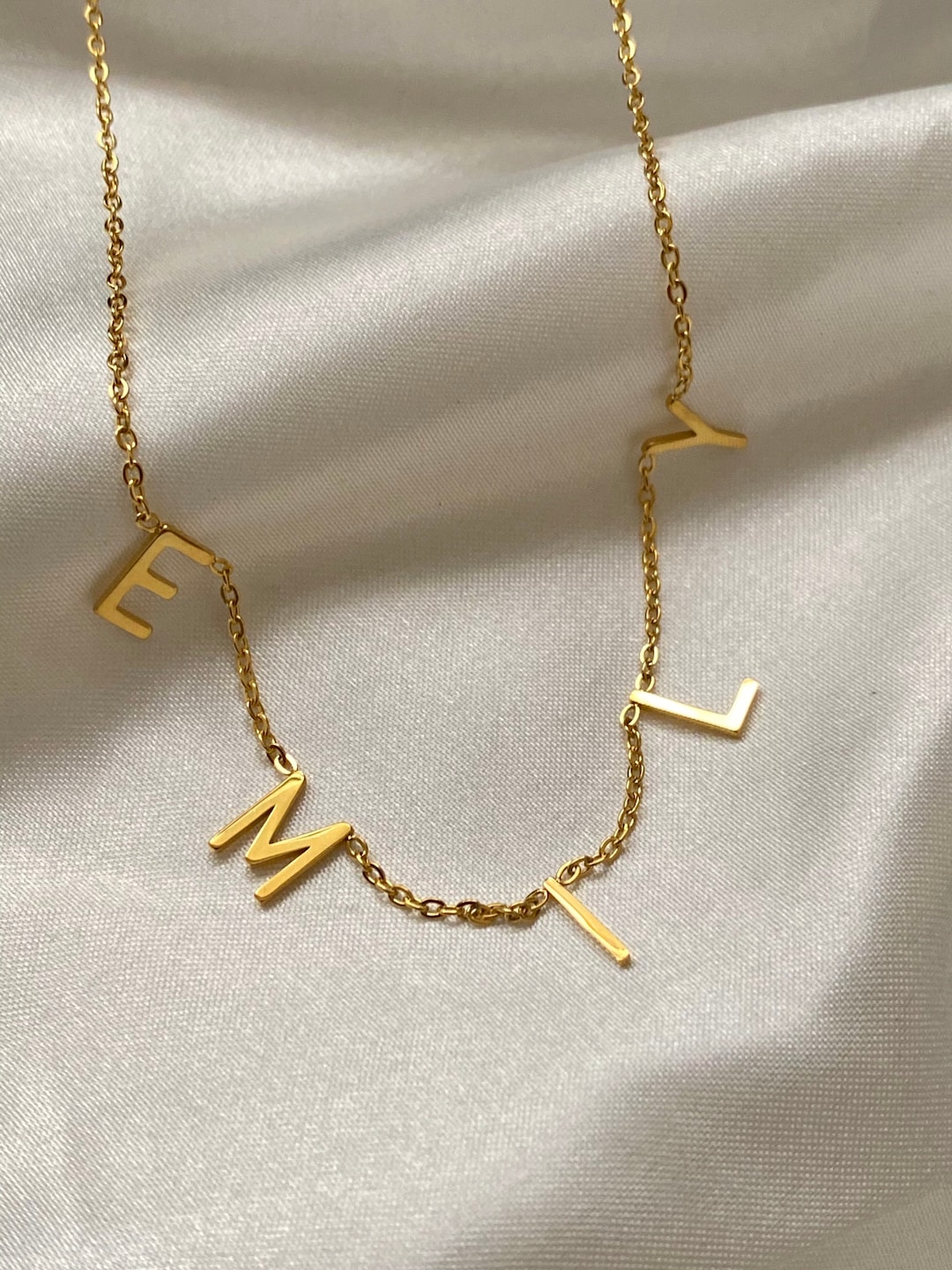 Collana Con Iniziale E Catena Corta In Oro – Gioiello Impilabile Placcato Regalo Per Donna - 4