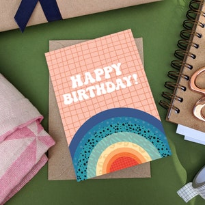Tarjeta de cumpleaños retro del arco iris