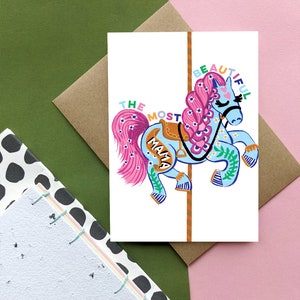 Cartão de Mãe Linda | Cartão de Dia das Mães | Tema Parque de Diversões | Cavalo de Carnaval | Cartão de Mãe Carrossel de Cavalos imagem 2