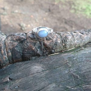 Blue Banded Agate cabochon gemstone set in Sterling Silver with a twisted band 925 hallmarked