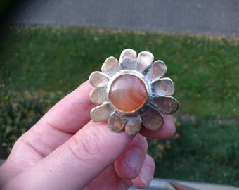 Medium messing Flower Power Statement-ring hergebruikt, gerecycled, geüpcycled messing