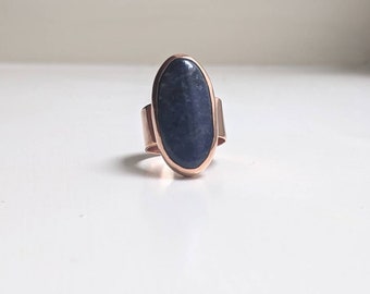 Lange ovale koperen statementring Topsy met sodaliet-edelsteen